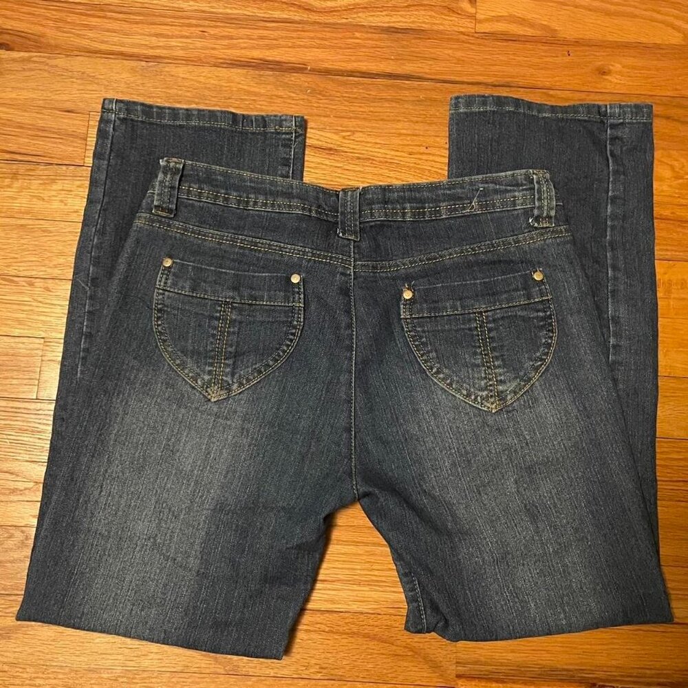 Low rise straight leg jeans. Tagged Size 6Repop...